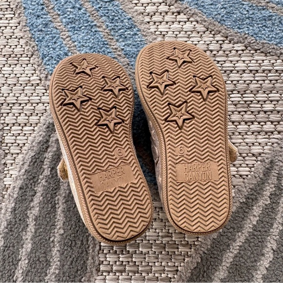Harper Canyon Baby Toddler Girl Gold Star Mary Jane Dress Shoes - Picture 7 of 7